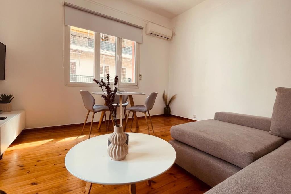 Daisy Apartment 15 Min To Acropolis Athena Bagian luar foto